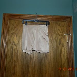 Assets By Spanx Intimates & Sleepwear - Assets By Spanx Beige Padded Butt Shapewear Assets By Spanx Intimates & Sleepwear - Assets By Spanx Beige Padded Butt Shapewear